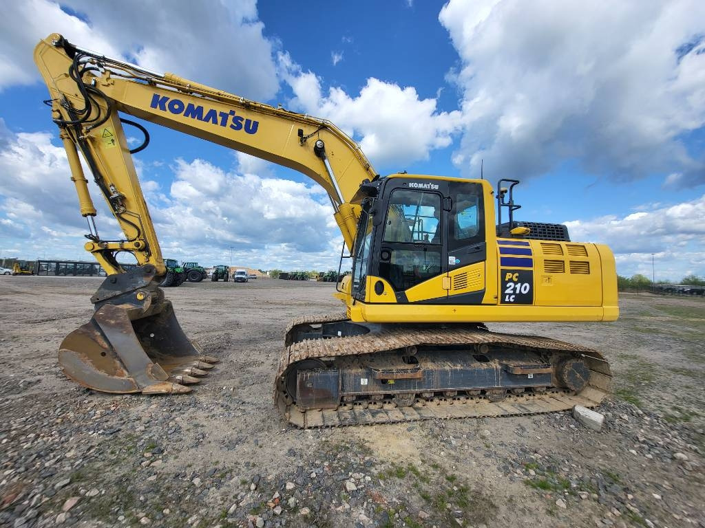 Komatsu PC210-11E0 - 크롤러 굴삭기 : 사진 1 Komatsu PC210-11E0 - 크롤러 굴삭기 : 사진 1