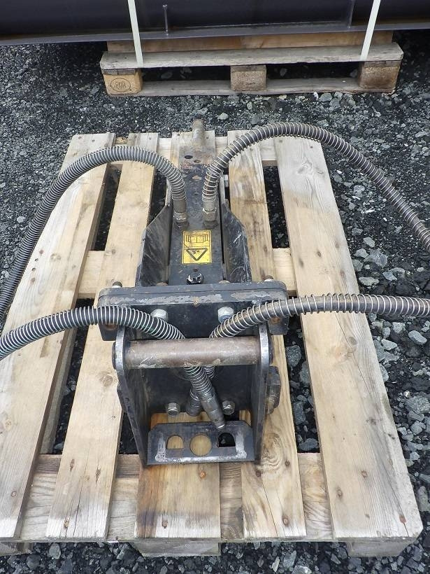 JCB HM012T - 유압 해머 건설기계 용 : 사진 3 JCB HM012T - 유압 해머 건설기계 용 : 사진 3