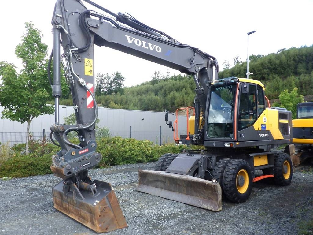 Volvo EW 220 E - 휠 굴삭기 : 사진 1 Volvo EW 220 E - 휠 굴삭기 : 사진 1