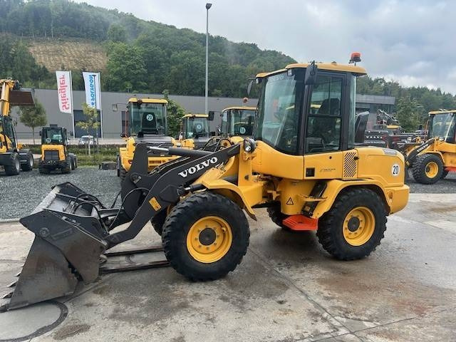 Volvo L 30 G - 휠 로더 : 사진 1 Volvo L 30 G - 휠 로더 : 사진 1