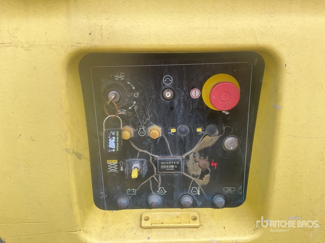 2008 JLG 4394 RT 4x4 Diesel Scissor Lift - 시저 리프트 : 사진 5 2008 JLG 4394 RT 4x4 Diesel Scissor Lift - 시저 리프트 : 사진 5