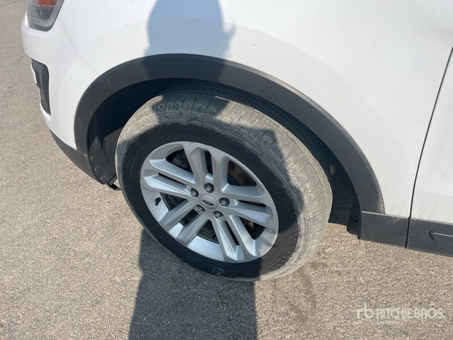 2015 Ford Explorer Base 3.5 4WD SUV - SUV : 사진 4 2015 Ford Explorer Base 3.5 4WD SUV - SUV : 사진 4