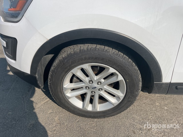 2015 Ford Explorer Base 3.5 4WD SUV - SUV : 사진 4 2015 Ford Explorer Base 3.5 4WD SUV - SUV : 사진 4