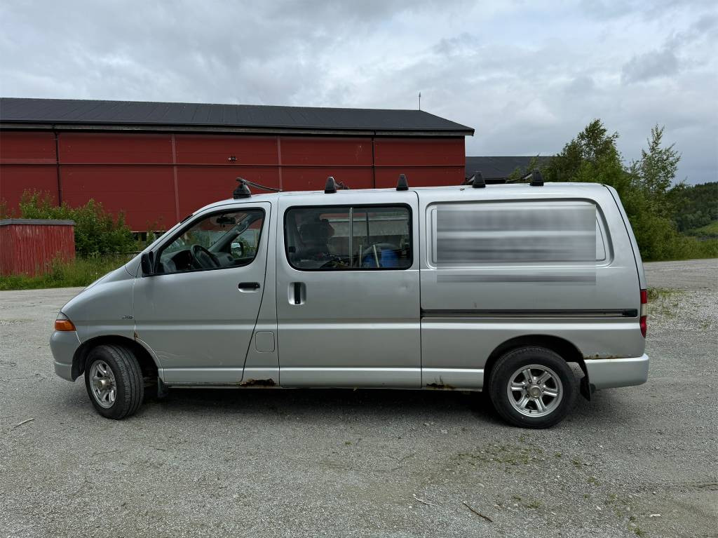 Toyota Hiace 4x4 - 패널 밴 : 사진 2 Toyota Hiace 4x4 - 패널 밴 : 사진 2