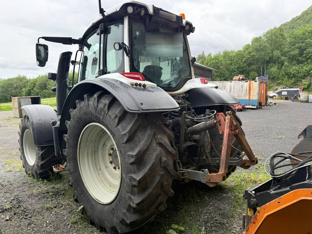 Valtra N 174 med frontlaster - 장궤형 트랙터 : 사진 5 Valtra N 174 med frontlaster - 장궤형 트랙터 : 사진 5