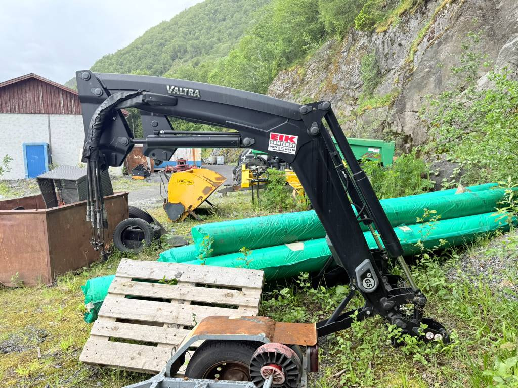 Valtra N 174 med frontlaster - 장궤형 트랙터 : 사진 2 Valtra N 174 med frontlaster - 장궤형 트랙터 : 사진 2