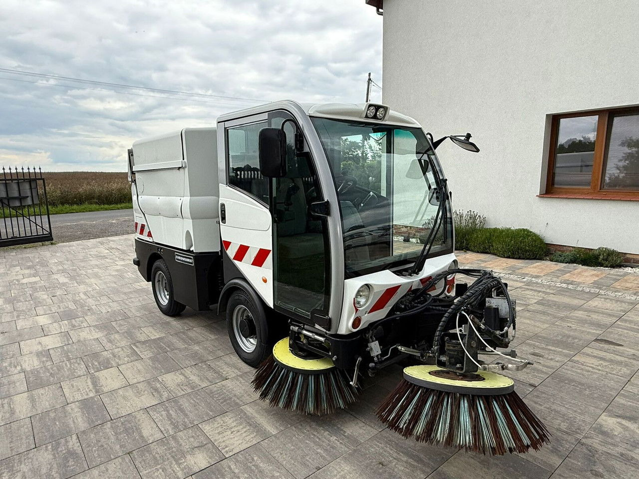 Bucher CityCat 2020 Zamiatarka 3 szczotki Klimatyzacja Ka mera cofania - 거리 청소 차량 : 사진 1 Bucher CityCat 2020 Zamiatarka 3 szczotki Klimatyzacja Ka mera cofania - 거리 청소 차량 : 사진 1