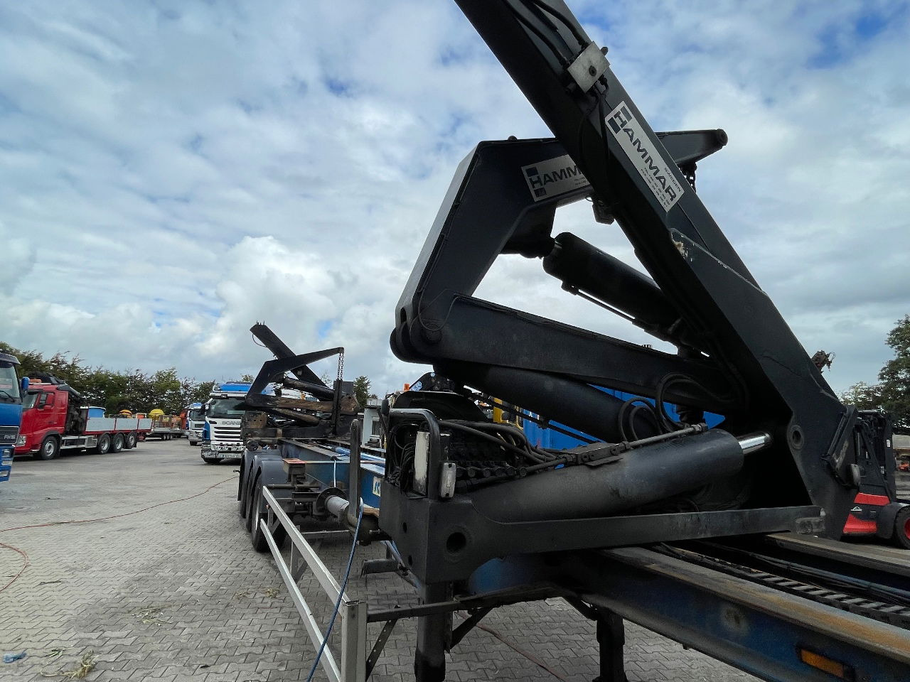 Hammar 151 HS side loader - 컨테이너 운반 장치/ 스와프 보디 세미 트레일러 : 사진 5 Hammar 151 HS side loader - 컨테이너 운반 장치/ 스와프 보디 세미 트레일러 : 사진 5