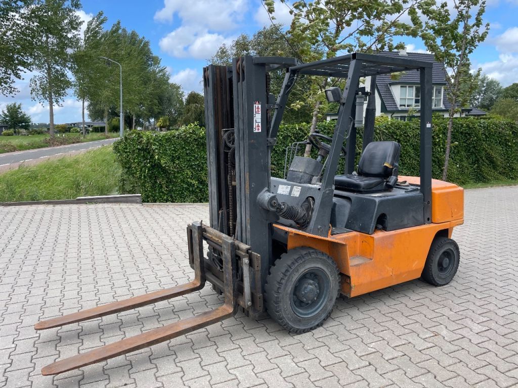 Nissan FJ02A25U 2.5 ton diesel triplo freelift heftruck - 지게차 : 사진 1 Nissan FJ02A25U 2.5 ton diesel triplo freelift heftruck - 지게차 : 사진 1