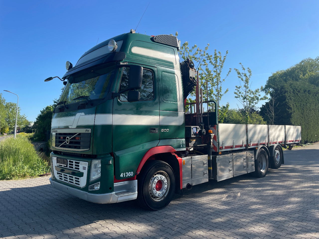 Volvo FH 13.500 HMF 2420 K5 crane, winch, and extendable deck - 크레인 트럭 : 사진 2 Volvo FH 13.500 HMF 2420 K5 crane, winch, and extendable deck - 크레인 트럭 : 사진 2