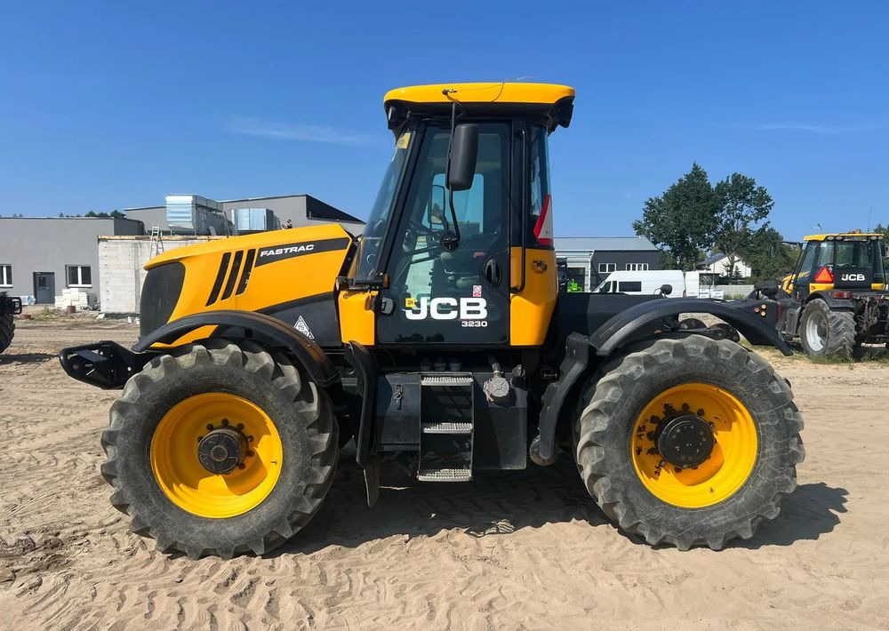 JCB FASTRAC 3230 XTRA - 장궤형 트랙터 : 사진 2 JCB FASTRAC 3230 XTRA - 장궤형 트랙터 : 사진 2
