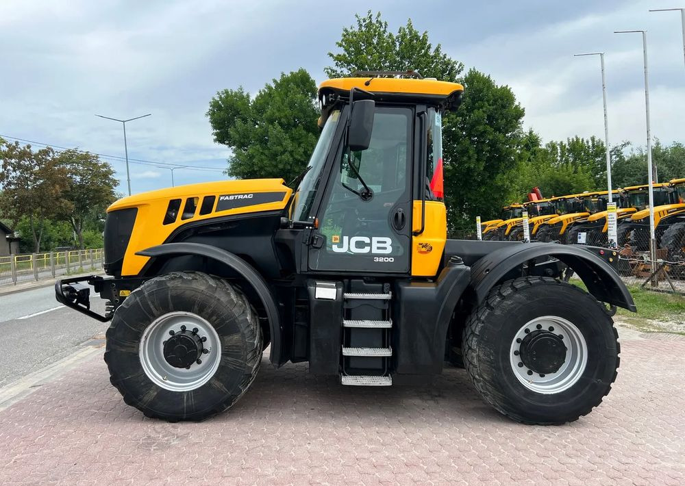 JCB Fastrac 3200 Sisu Xtra - 장궤형 트랙터 : 사진 2 JCB Fastrac 3200 Sisu Xtra - 장궤형 트랙터 : 사진 2