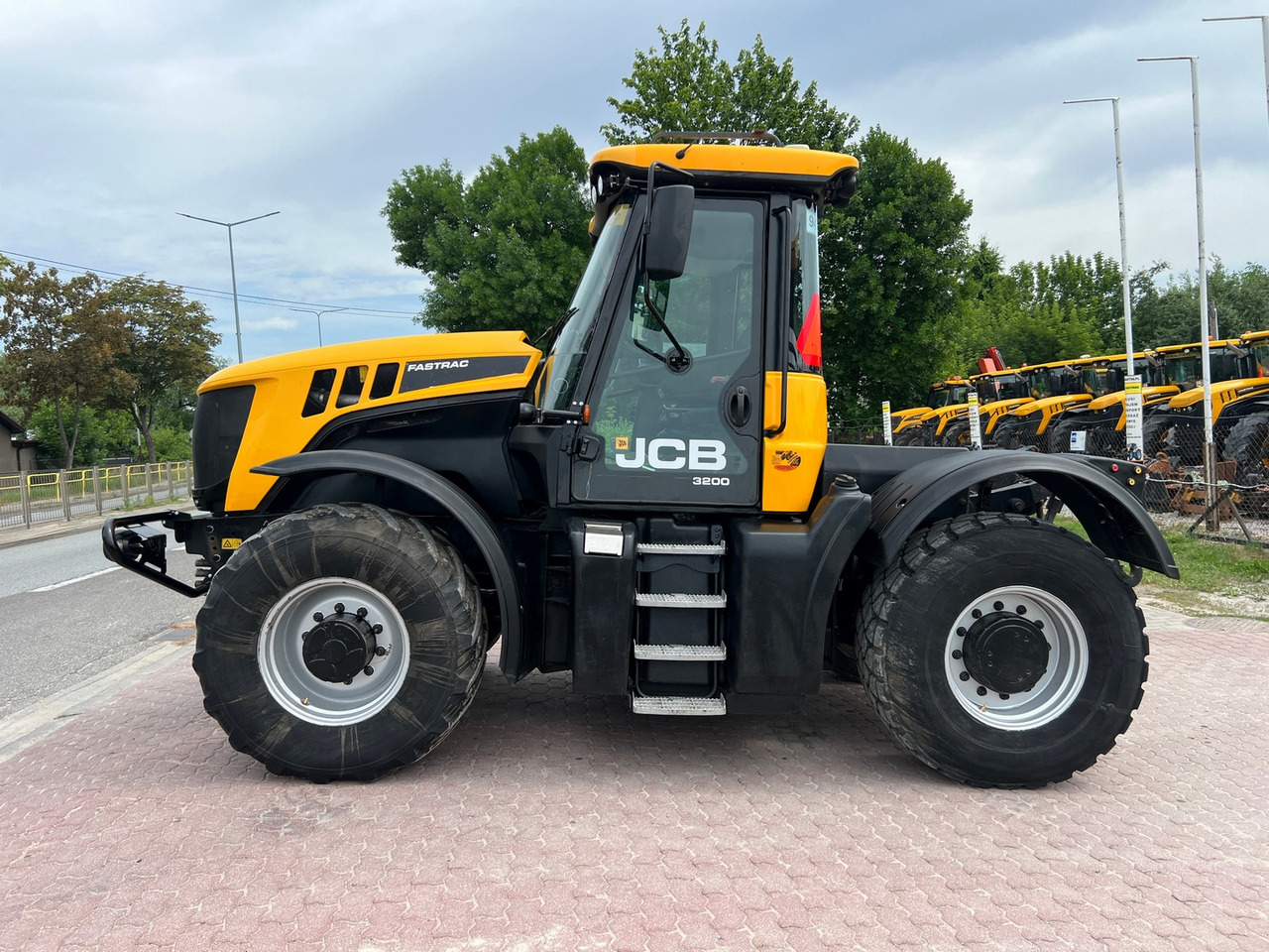 JCB Fastrac 3200 Sisu Xtra - 장궤형 트랙터 : 사진 2 JCB Fastrac 3200 Sisu Xtra - 장궤형 트랙터 : 사진 2