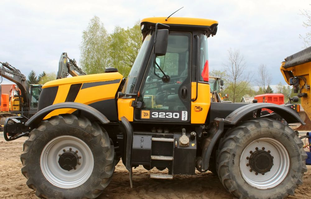 JCB Fastrac 3230 Plus - 장궤형 트랙터 : 사진 1 JCB Fastrac 3230 Plus - 장궤형 트랙터 : 사진 1