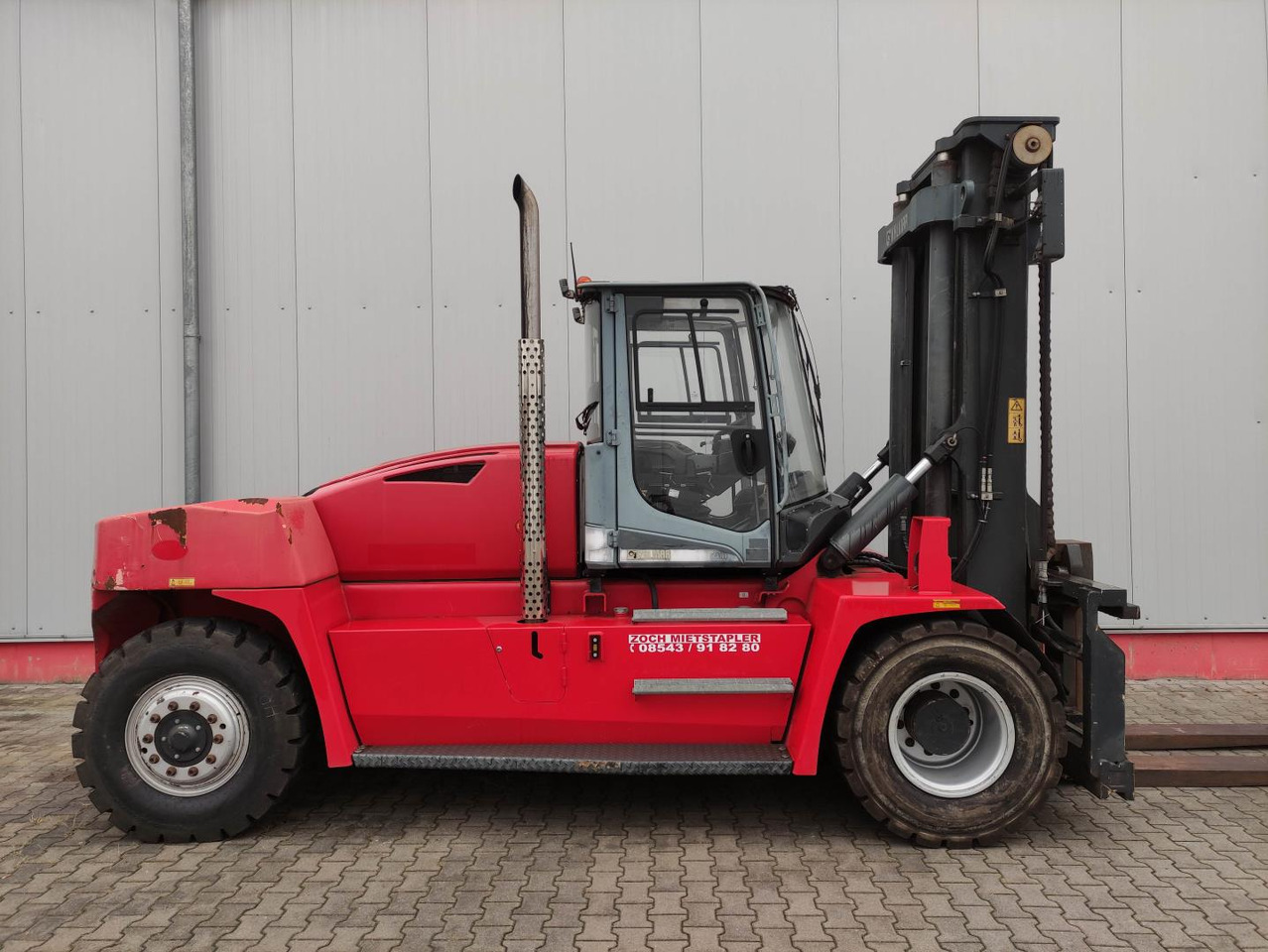 Kalmar DCG160-12 - 컨테이너 핸들러 : 사진 2 Kalmar DCG160-12 - 컨테이너 핸들러 : 사진 2