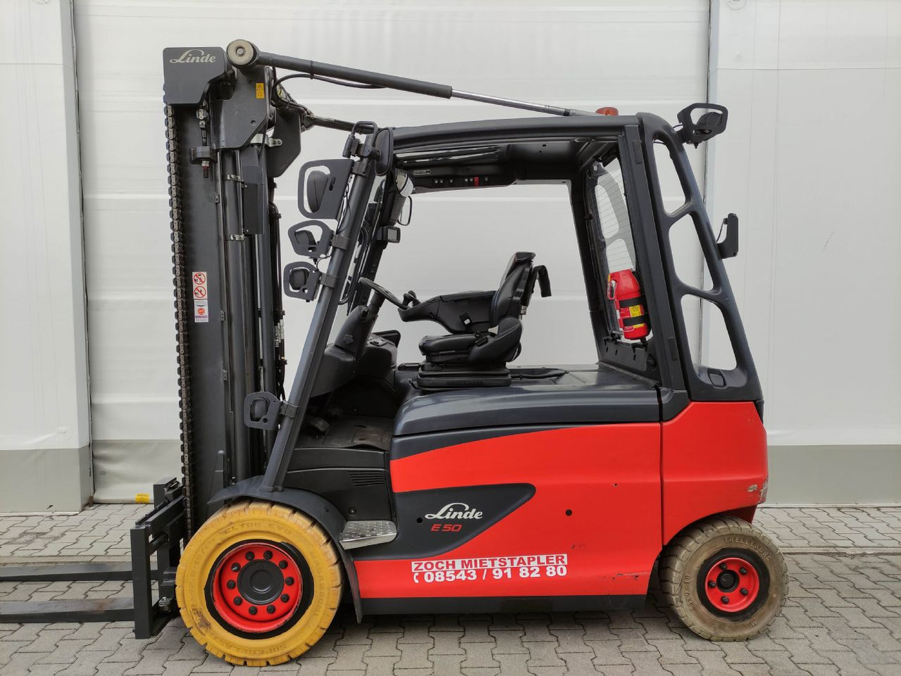 Linde E50HL-01-388 - 전기 지게차 : 사진 1 Linde E50HL-01-388 - 전기 지게차 : 사진 1