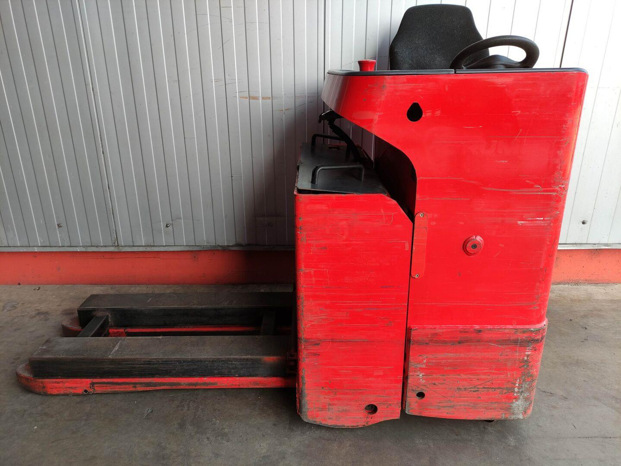 Linde T20R (mit Sitz) - 팔레트 트럭 : 사진 1 Linde T20R (mit Sitz) - 팔레트 트럭 : 사진 1