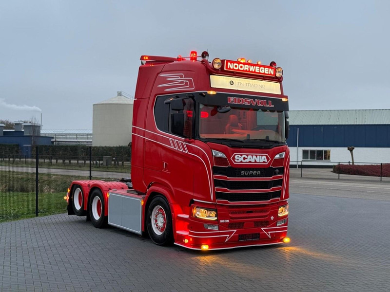 Scania S580 V8 NGS SHOW TRUCK, VOLLUCHT, SPECIAL INTERIOR, BOMVOL, ALS NIEUW. - 트랙터 유닛 : 사진 1 Scania S580 V8 NGS SHOW TRUCK, VOLLUCHT, SPECIAL INTERIOR, BOMVOL, ALS NIEUW. - 트랙터 유닛 : 사진 1