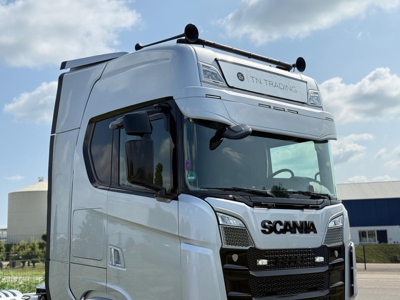 Scania S650 ADR, FULL AIR, LEATHER, SHOW, INTERIOR, LIKE NEW! - 트랙터 유닛 : 사진 4 Scania S650 ADR, FULL AIR, LEATHER, SHOW, INTERIOR, LIKE NEW! - 트랙터 유닛 : 사진 4