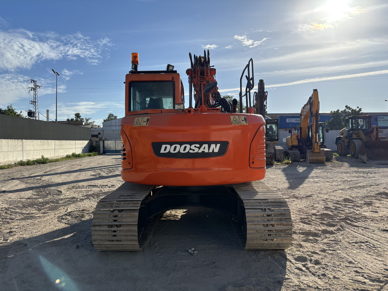 DOOSAN DX140-3 - 크롤러 굴삭기 : 사진 4 DOOSAN DX140-3 - 크롤러 굴삭기 : 사진 4