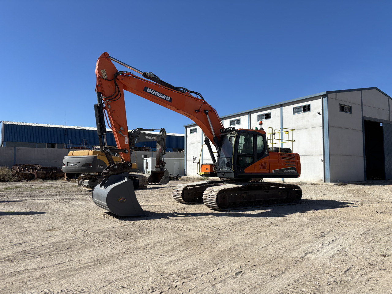 DOOSAN DX225-5 - 크롤러 굴삭기 : 사진 1 DOOSAN DX225-5 - 크롤러 굴삭기 : 사진 1