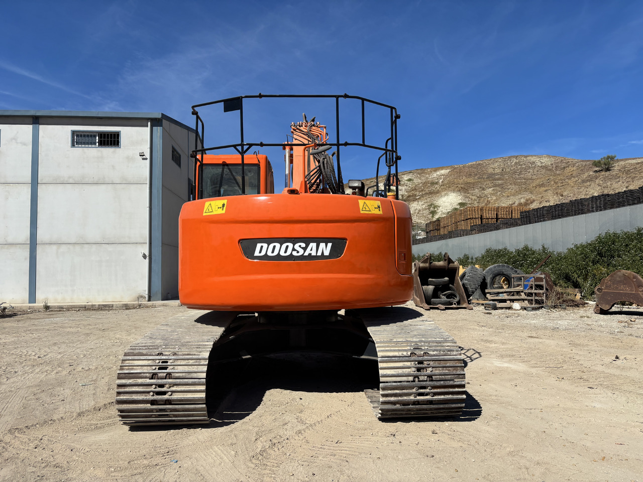 DOOSAN DX235LCR - 크롤러 굴삭기 : 사진 4 DOOSAN DX235LCR - 크롤러 굴삭기 : 사진 4