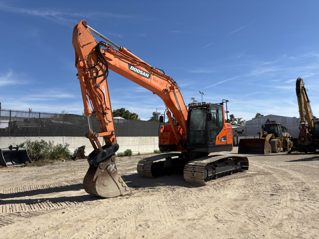 DOOSAN DX235LCR - 크롤러 굴삭기 : 사진 1 DOOSAN DX235LCR - 크롤러 굴삭기 : 사진 1