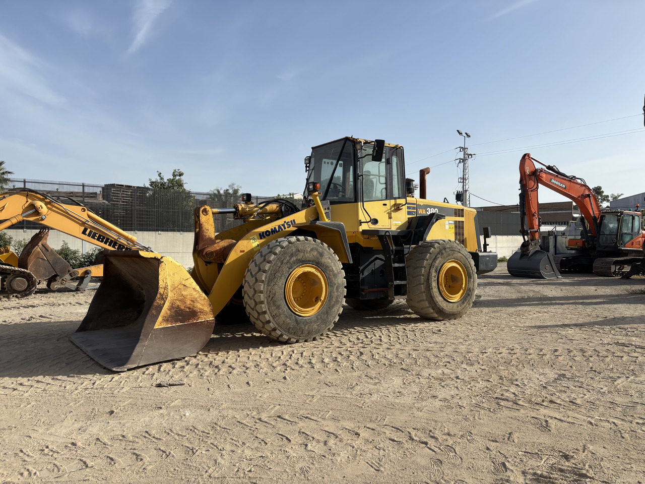 KOMATSU WA380-6 - 로더 : 사진 1 KOMATSU WA380-6 - 로더 : 사진 1
