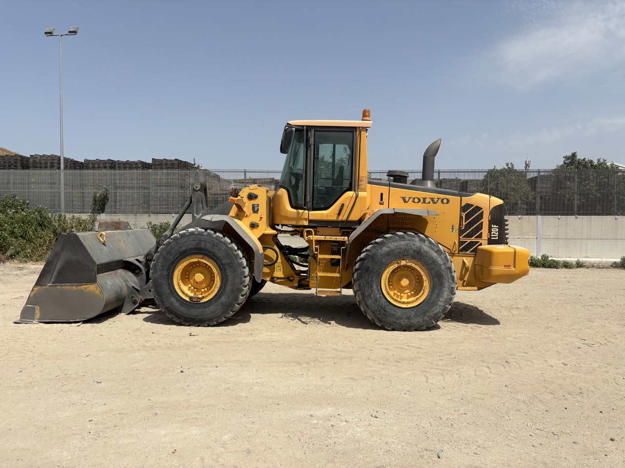 VOLVO L120F - 건설기계 : 사진 2 VOLVO L120F - 건설기계 : 사진 2