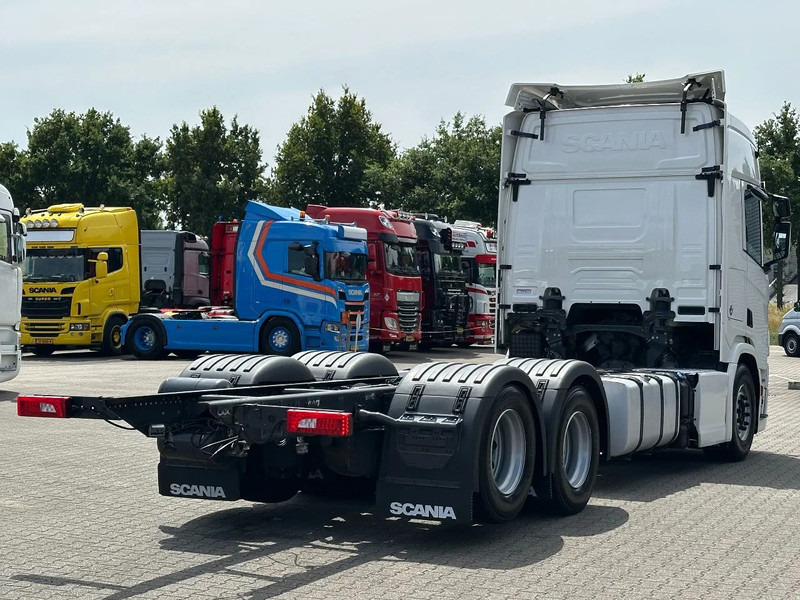 Scania R660 V8 6x4 or 6x2 Chassis with Lift-Axle / Retarder / Wb 4.75 / Full Air - 캡 새시 트럭 : 사진 3 Scania R660 V8 6x4 or 6x2 Chassis with Lift-Axle / Retarder / Wb 4.75 / Full Air - 캡 새시 트럭 : 사진 3