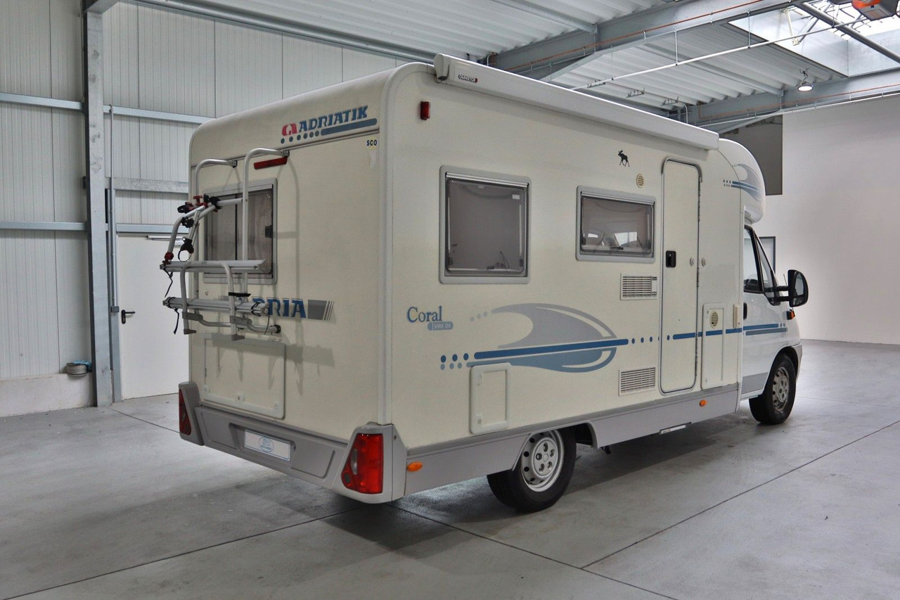 Adria Coral 590 DS / Festbett / Sehr gepflegt - 세미 통합 모터홈 : 사진 4 Adria Coral 590 DS / Festbett / Sehr gepflegt - 세미 통합 모터홈 : 사진 4
