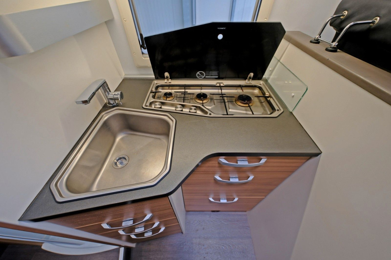 세미 통합 모터홈 Adria Matrix M 670 SL/Einzelbetten+Hubbett/Klima/Solar : 사진 13