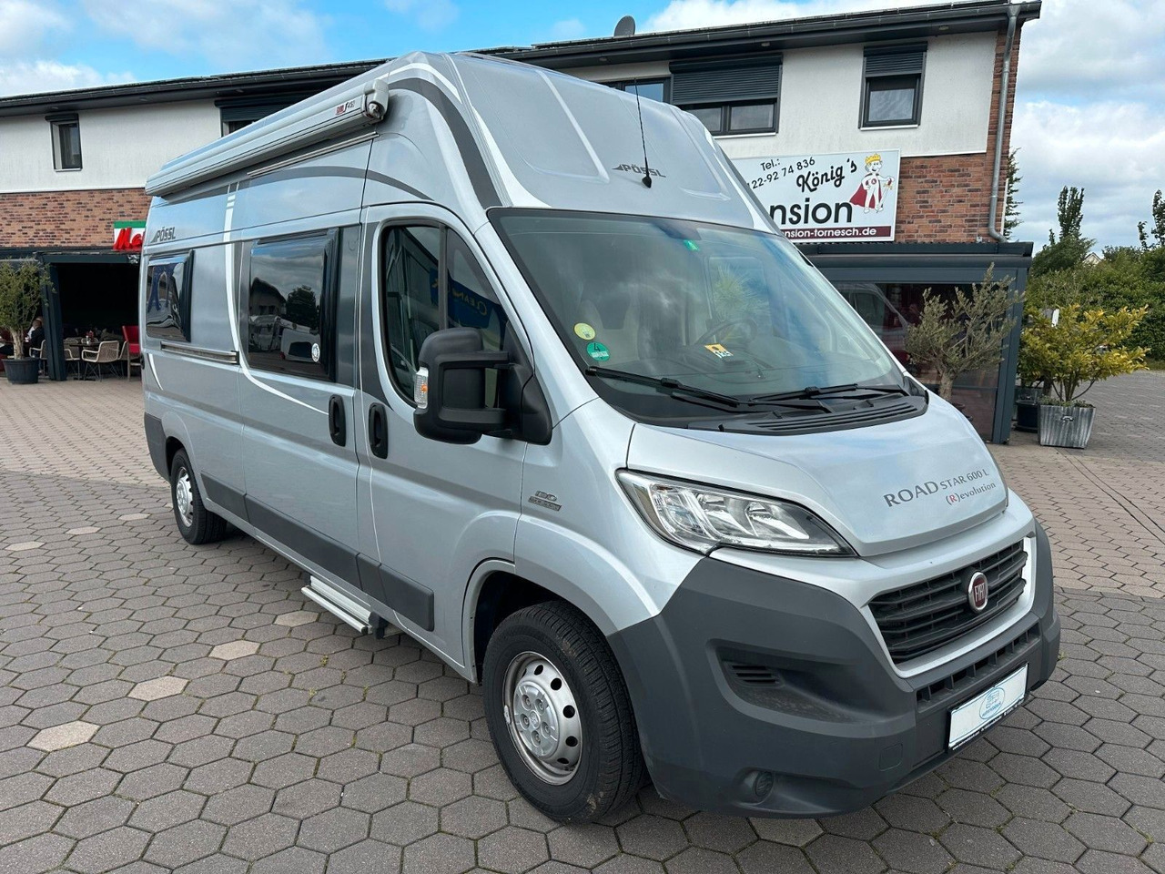 Pössl Roadstar 600 L Revolution/Festbett+Hubbett/TOP - 캠핑 밴 : 사진 1 Pössl Roadstar 600 L Revolution/Festbett+Hubbett/TOP - 캠핑 밴 : 사진 1