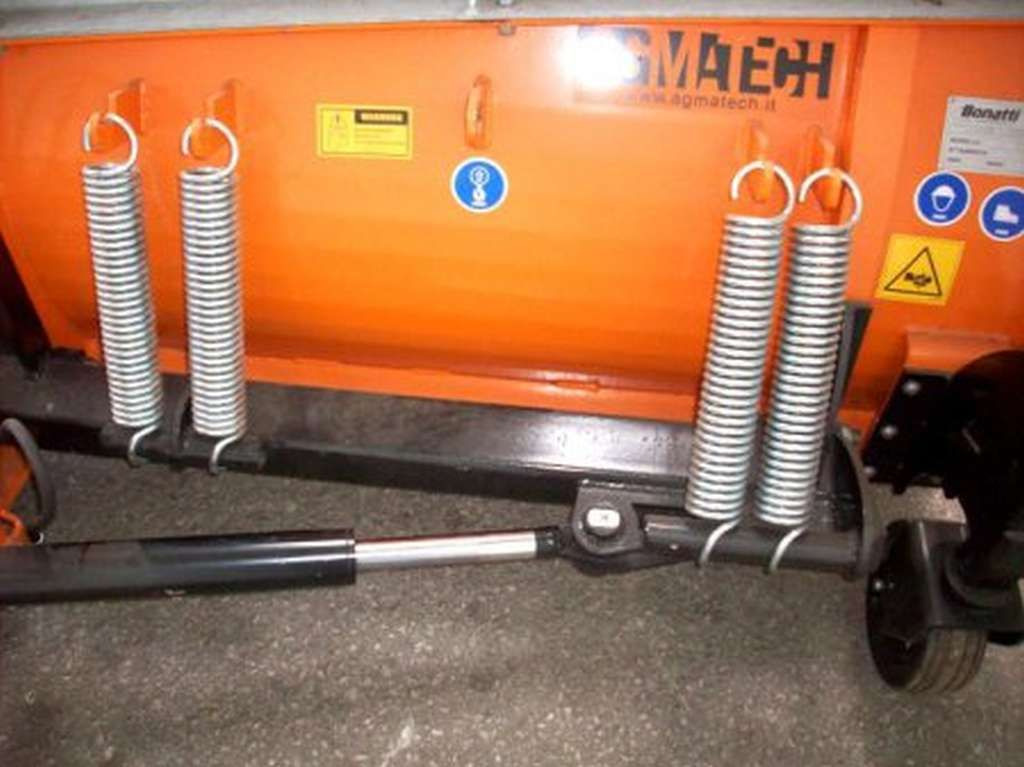 Agmatech LP2-2500 (10175) - 제설차 : 사진 3 Agmatech LP2-2500 (10175) - 제설차 : 사진 3