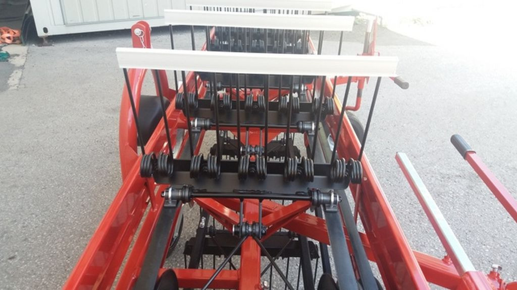 Molon 250/5R zu Traktor gEnio (15866) - 반전기/ 레이크 : 사진 3 Molon 250/5R zu Traktor gEnio (15866) - 반전기/ 레이크 : 사진 3