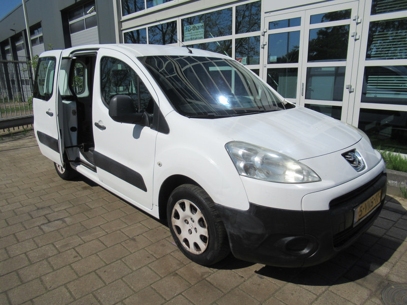 Peugeot Partner 122 1.6 HDI L1XT Pro+ AIRCO 3-Zitpl./Seats - 소형 밴 : 사진 5 Peugeot Partner 122 1.6 HDI L1XT Pro+ AIRCO 3-Zitpl./Seats - 소형 밴 : 사진 5