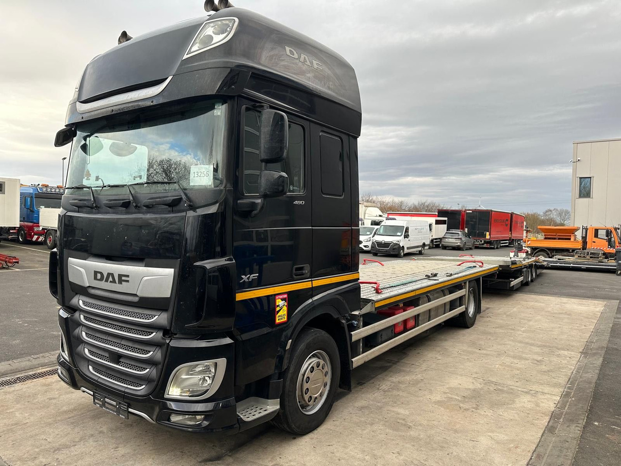 DAF 480XF*Flachzug*Aufstellbühne*VDI2700*Top! - 자동 운반 장치 트럭 : 사진 1 DAF 480XF*Flachzug*Aufstellbühne*VDI2700*Top! - 자동 운반 장치 트럭 : 사진 1