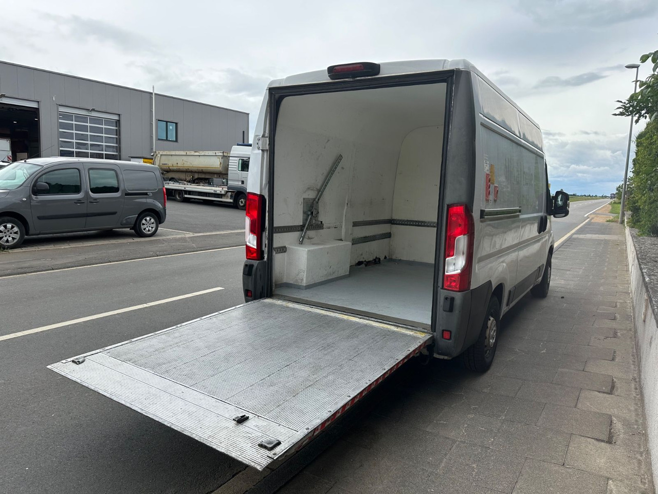 Fiat Ducato130*Automatik*Nav*LBW500kg*Service neu* Fiat Ducato130*Automatik*Nav*LBW500kg*Service neu* - 패널 밴 : 사진 3 Fiat Ducato130*Automatik*Nav*LBW500kg*Service neu* Fiat Ducato130*Automatik*Nav*LBW500kg*Service neu* - 패널 밴 : 사진 3