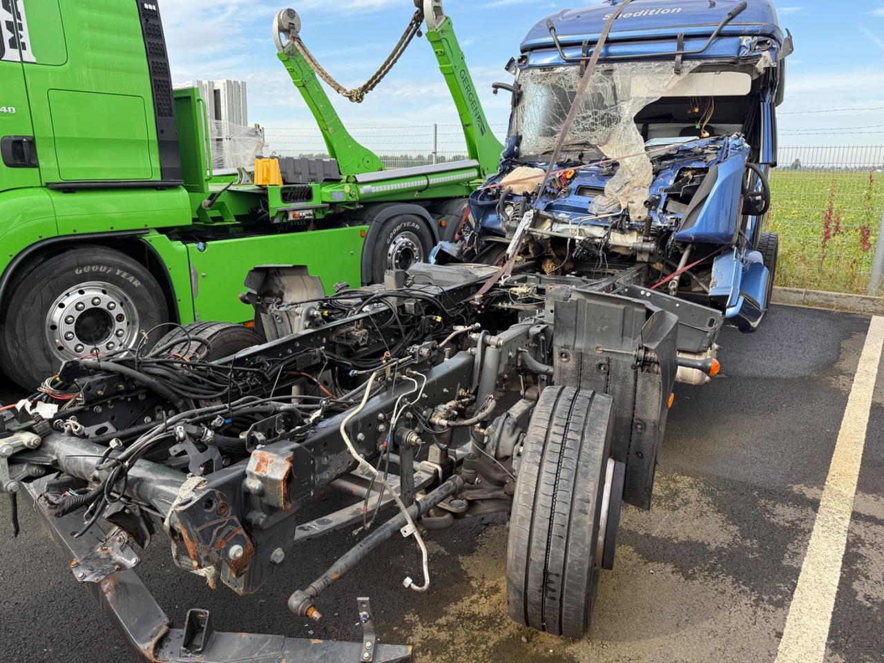 Iveco Eurocargo 110EL250 Unfallchassis - 자동 운반 장치 트럭 : 사진 1 Iveco Eurocargo 110EL250 Unfallchassis - 자동 운반 장치 트럭 : 사진 1