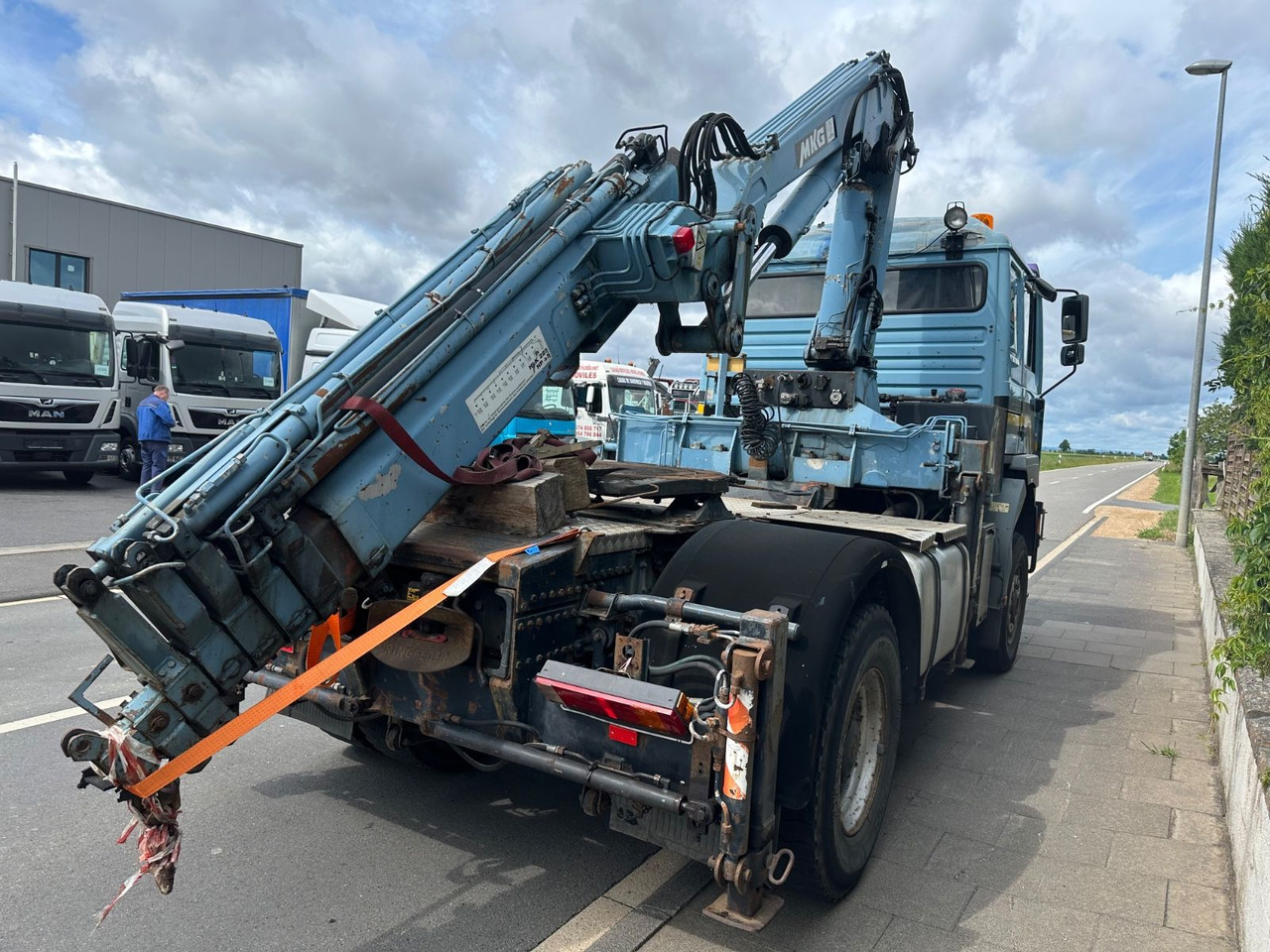 MAN F2000/19.464/4x4/defect crane/AHK - 트랙터 유닛 : 사진 4 MAN F2000/19.464/4x4/defect crane/AHK - 트랙터 유닛 : 사진 4