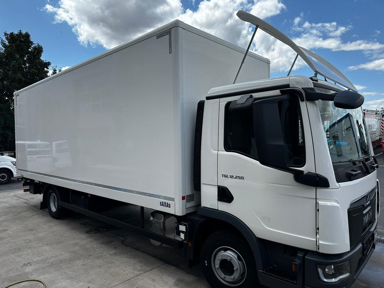 MAN TGL 12.250 /Ladebordwand/Automatik/Ahk - 박스 트럭 : 사진 2 MAN TGL 12.250 /Ladebordwand/Automatik/Ahk - 박스 트럭 : 사진 2