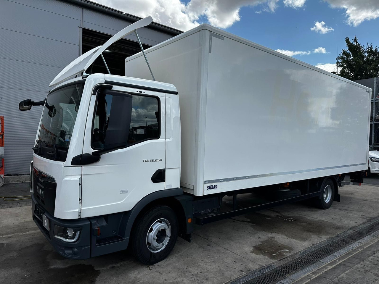 MAN TGL 12.250 /Ladebordwand/Automatik/Ahk - 박스 트럭 : 사진 1 MAN TGL 12.250 /Ladebordwand/Automatik/Ahk - 박스 트럭 : 사진 1