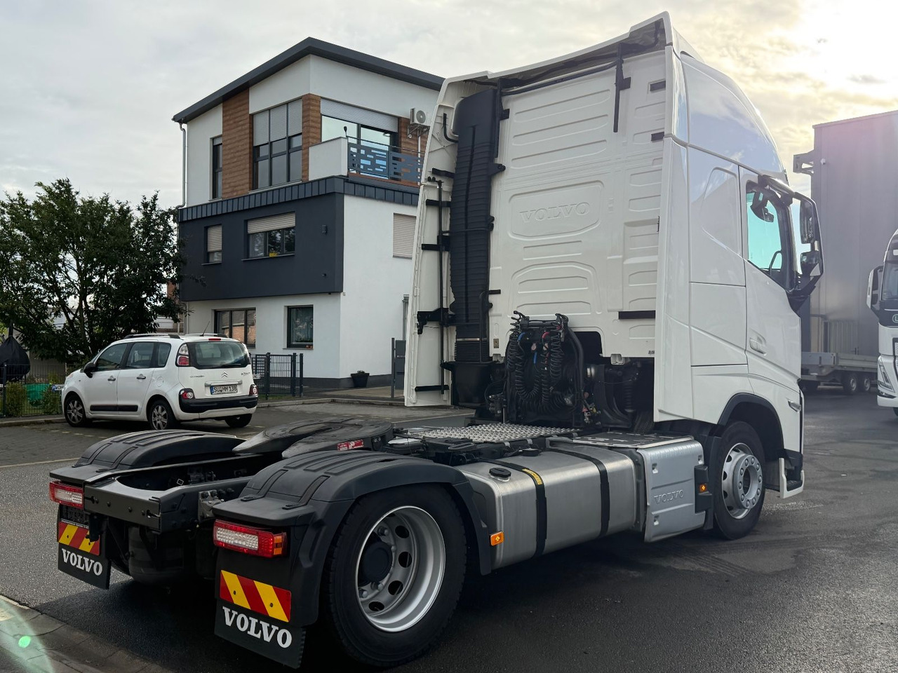 Volvo FH 460 Globetrotter XL, iSave, Lowdeck, Hub, E6 - 트랙터 유닛 : 사진 4 Volvo FH 460 Globetrotter XL, iSave, Lowdeck, Hub, E6 - 트랙터 유닛 : 사진 4