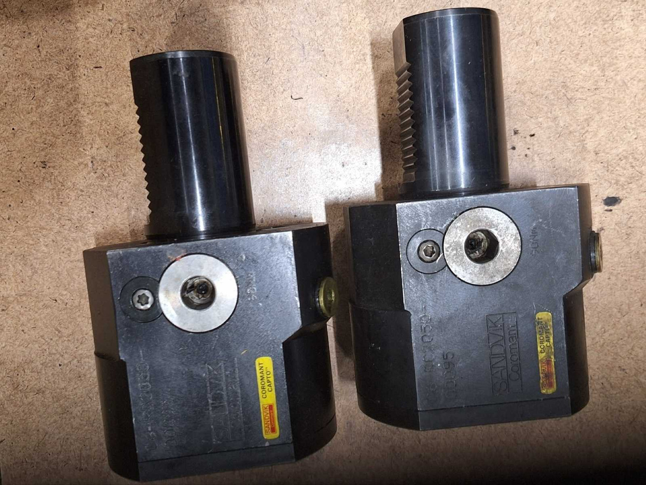 Clamping unit Sandvik C6-RC2060-00095 2 pcs - 도구/ 장비 : 사진 1 Clamping unit Sandvik C6-RC2060-00095 2 pcs - 도구/ 장비 : 사진 1