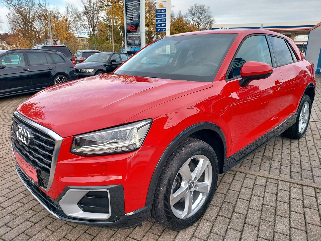 Audi Q2 40 TFSI quattro sport LED Leder Kamera AHK - SUV : 사진 5 Audi Q2 40 TFSI quattro sport LED Leder Kamera AHK - SUV : 사진 5