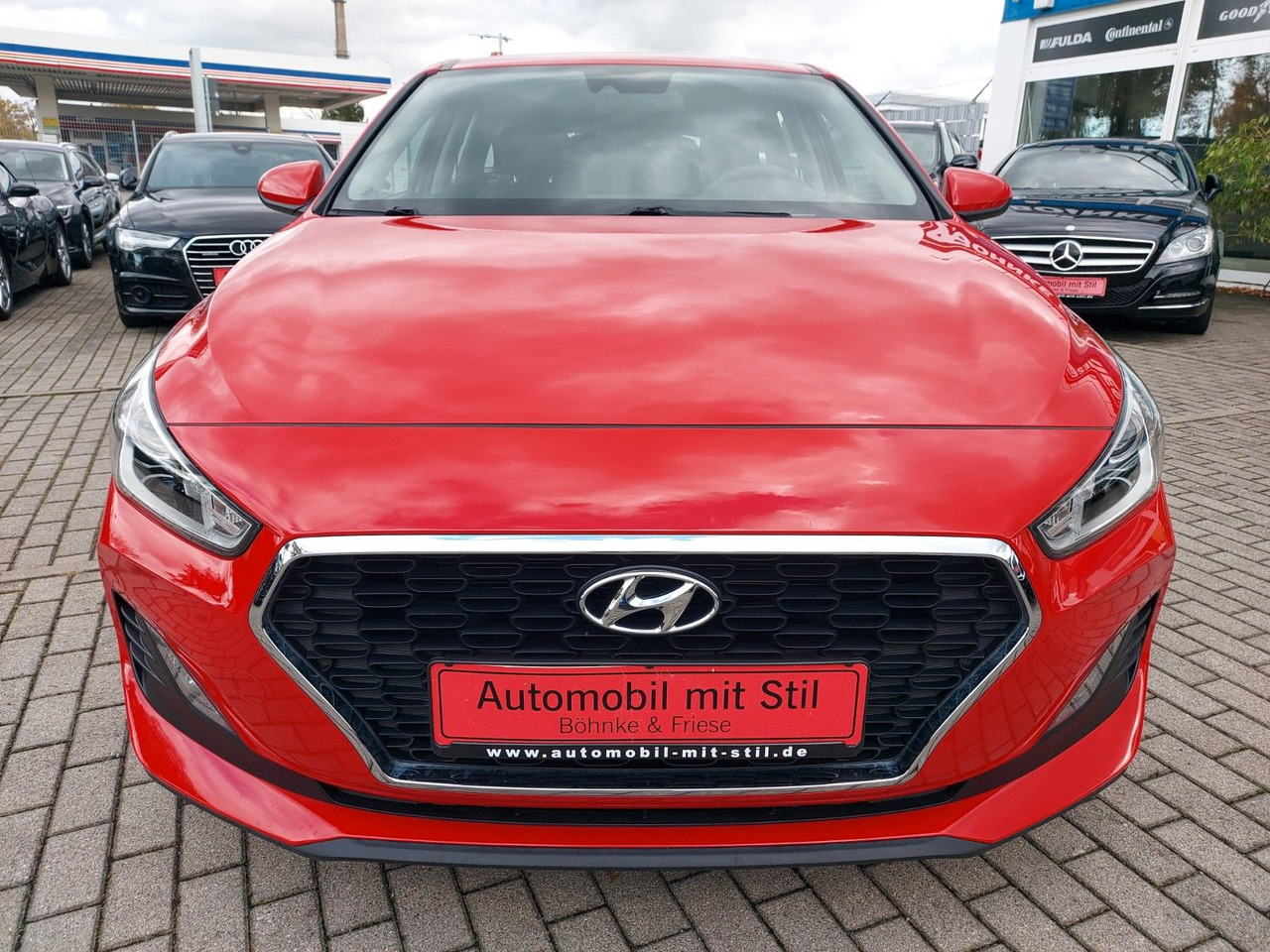 Hyundai i30 cw Pure Klima Spurasssist 8x Räder - 스테이션 왜건 : 사진 2 Hyundai i30 cw Pure Klima Spurasssist 8x Räder - 스테이션 왜건 : 사진 2