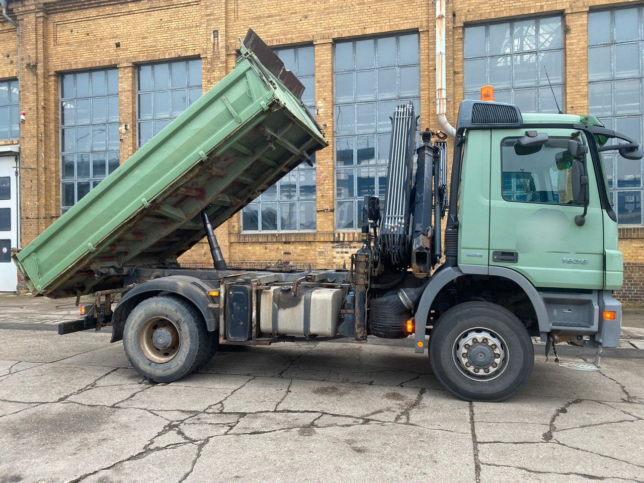 Mercedes-Benz Actros 2/3 6-Zyl.1836 ALLRAD 4x4 Dreiseitk: Kran Mercedes-Benz Actros 2/3 6-Zyl.1836 ALLRAD 4x4 Dreiseitk. Kran - 덤프트럭, 크레인 트럭 : 사진 5 Mercedes-Benz Actros 2/3 6-Zyl.1836 ALLRAD 4x4 Dreiseitk: Kran Mercedes-Benz Actros 2/3 6-Zyl.1836 ALLRAD 4x4 Dreiseitk. Kran - 덤프트럭, 크레인 트럭 : 사진 5