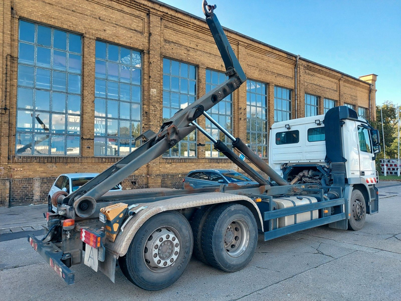 Mercedes-Benz Actros 6-Zyl. 2546 ABROLLKIPPER MEILER - 후크 리프트 트럭 : 사진 1 Mercedes-Benz Actros 6-Zyl. 2546 ABROLLKIPPER MEILER - 후크 리프트 트럭 : 사진 1