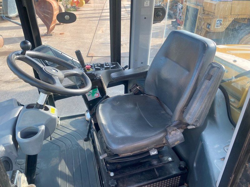 롤러 Caterpillar CS64B NVT : 사진 12