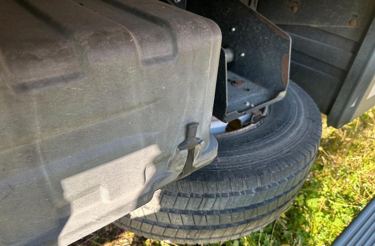 Iveco 120 EL 22 P RIBASSATO CENTINATO EURO 5 - 커튼사이더 트럭 : 사진 5 Iveco 120 EL 22 P RIBASSATO CENTINATO EURO 5 - 커튼사이더 트럭 : 사진 5